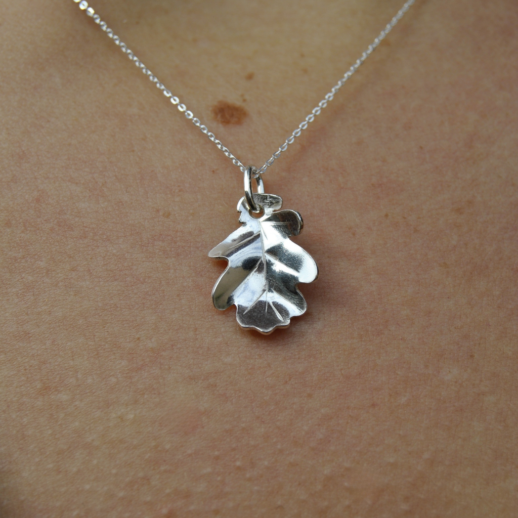 Collier - Petite feuille de chêne