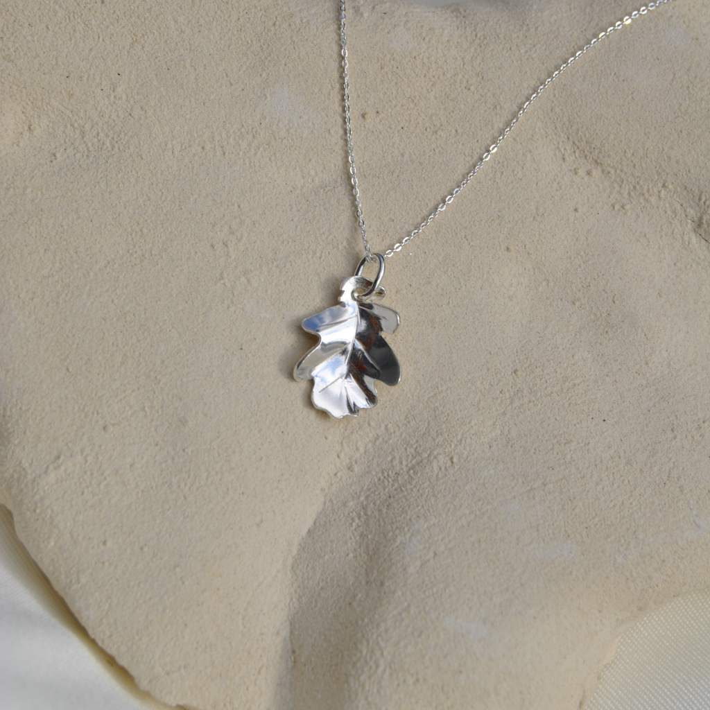 Collier - Petite feuille de chêne